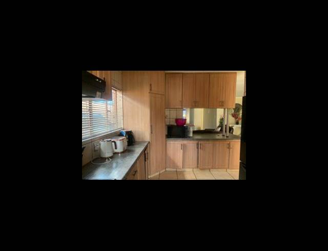 4 BEDROOM HOUSE FOR SALE IN FLORAUNA